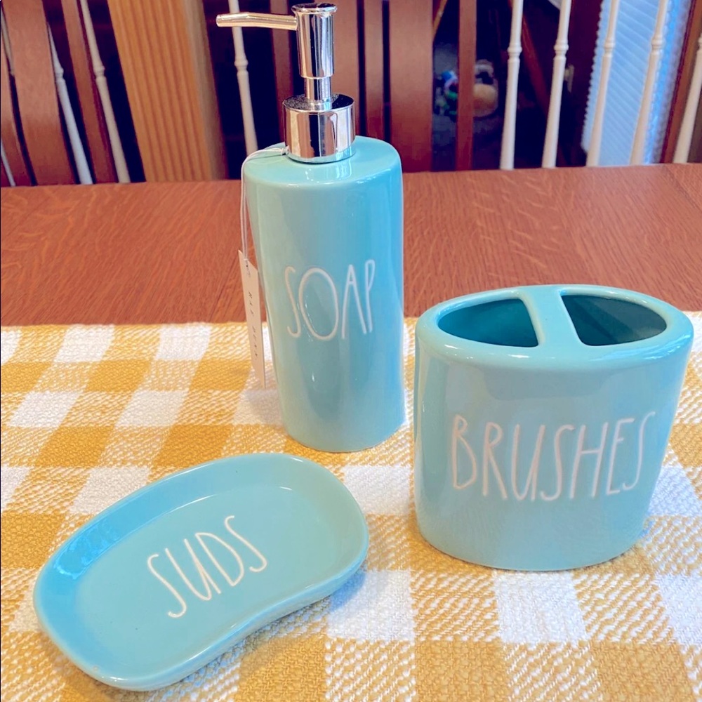 Rae Dunn Bathroom Set in Tiffany Blue